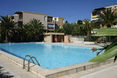 T3 vue mer avec clim, piscine et tennis à 5 min à pieds de la mer