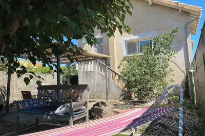 Image de Maison de rue dans Village Viticole de L'Ardèche, au pied du Château de Crussol