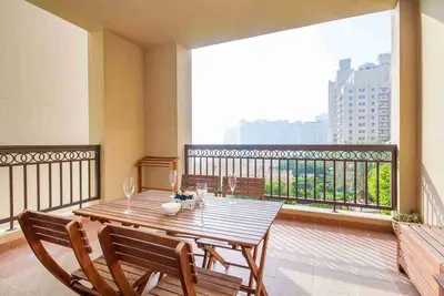 Image de Bespoke Holiday Homes - Palm Jumeirah- 2 Bedroom with Gym, Beach & Pool Access,