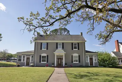 Image de The Grand Colonial Manor on East 11th - 3 Kings!