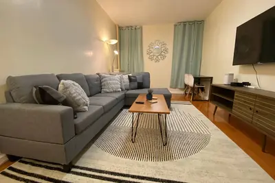 Image de Brooklyn 2 Bedroom - 30 mins to Manhattan! Easy access to train!