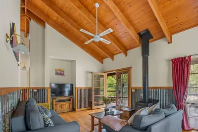 Image de StayAU 2br Serene Lakeside Haven