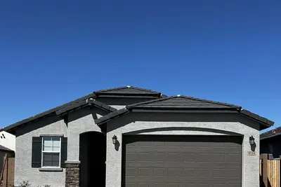 Image de Montecito Cozy Retreat 5 Min from Cardinals Stadium and Mattel Adventure Park!