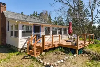 Hooked on The Harbor! A Peaceful Cottage Stay!