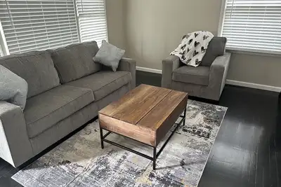 Image de Cozy Corner House 9 min walk from Indianapolis Motor Speedway!
