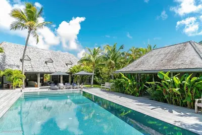 Image de Modern Style 7 bedroom villa within walking distance to the beach