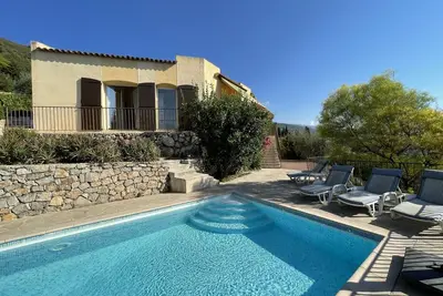 Image de Villa 3 Chambres, Avec Piscine et vue Exceptionnelle mer et Montagnes