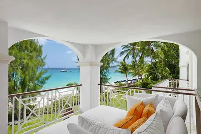 Image de 5 bedroom beachfront holiday condominium