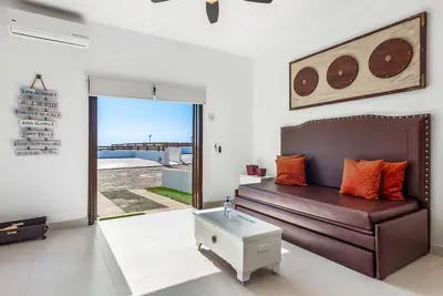 Image de Dog-friendly suite with beach views, outdoor pool, patio, kitchenette, & Ac