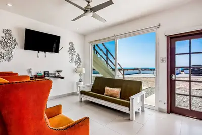 Image de Dog-friendly villa with heated pool, hot tub, streaming, partial ocean views