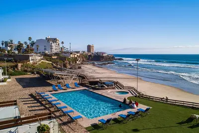 Image de Dog-friendly villa with heated outdoor pool, hot tub, streaming, balcony