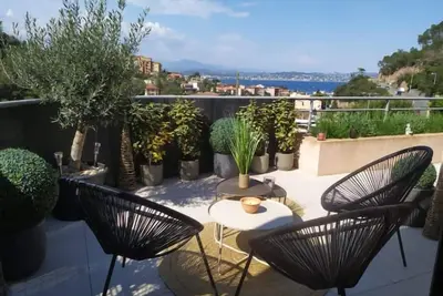 Image de T3 Climatisé à 300m des plages de Theoule-sur-mer vue panoramique baie de Cannes