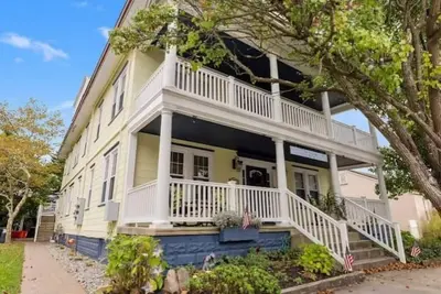 Image de Crocus by the Sea Breeze Bay\n5-minute walk to the beach and pet friendly!