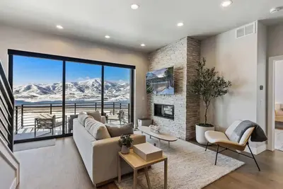Image de Scenic Sanctuary, luxury home w\/ spectacular views