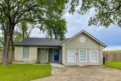 Image de Relaxing retreat with a private pool, pool spa, washer/dryer, & central Ac