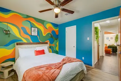 Image de Vibrant Hub: Central Location - Golf Stadiums