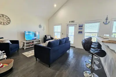 Image de Beach Villa: Ocean View, King Suite, Walk to Beach - Solo/Couple's Getaway
