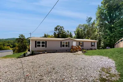 Image de New lake home with private dock, deck, grill, WiFi, W\/D & Ac