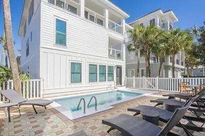 Image de 30a Beach Music by AvantStay | Pool w/ Gulf Views | Golf Cart
