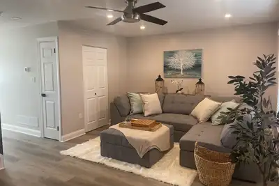 Image de Stylish 4 Bedroom Townhouse near Ud campus
