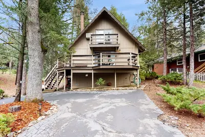 Image de Water-view cabin near 3 beaches & marina with pool, fireplace, decks, & grill