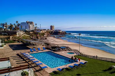 Image de Dog-friendly beachfront villa with pool & hot tub access plus rooftop deck