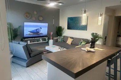 Image de Trendy Space, Prime Location, Roof Pool, Gym!