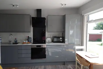 Image de Fully refurbished chalet, sleeps 3, free parking nr Dartmouth