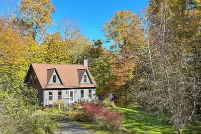 Image de Traditional Private Vermont Home with Post & Beam Finishes