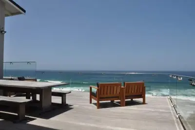 Image de Beautiful, upmarket, modern holiday home situated on a spectacular cliff top