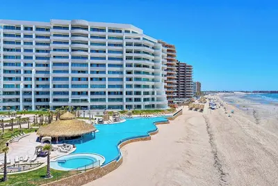 Image de Modern 2br Gem Iconic Sandy Beach