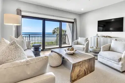 Image de Palms of Seagrove A9- 30a Gulf Front Condo, Private Beach Access, Bikes & Pool