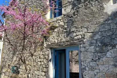 Image de Maison au coeur du village de Roquecor