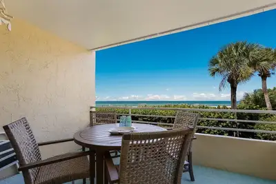 Image de Beachfront, Breathtaking Gulfviews with Resort Pool and Spectacular Sunsets.