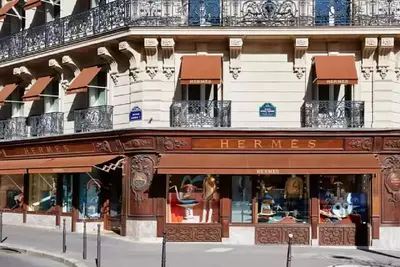 Image de In a corner of the Golden Triangle, The essence of Paris! Metro: George V Line 1
