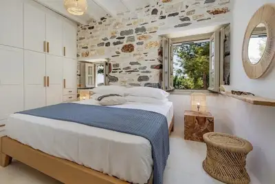 Bh719 - C - Suite Naxos