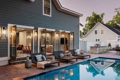 Image de Modern Savannah Home | Heated Pool