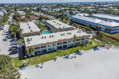 Image de Beach and Heated Pool at Nautilus 202