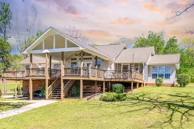 Image de Crystal Clearwaters by Big Fish Real Estate Group at Lake Martin