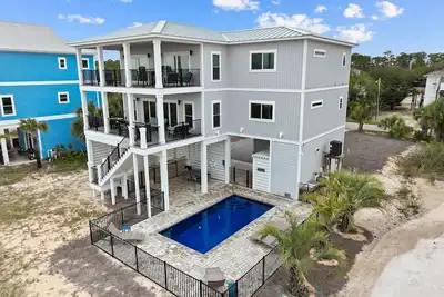 Image de Angler's Nook: Stunning Beachfront Home, Private Pool, Pet-Friendly – Sleeps 12