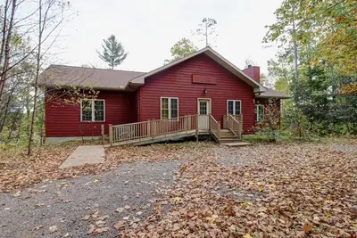 Image de Bridge Builder Cabin with private dock on 294 acre Big Crooked Lake