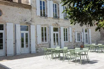 Image de Demeure Avec Piscine au Coeur du Médoc Entre Vignes et Océan