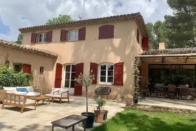 Image de Belle bastide avec piscine dans un écrin de verdure aux portes d'Aix-en-Provence