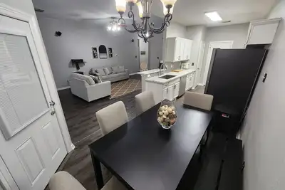 Image de League City 3/2 Home with direct Jogging Path access to Grocery Store
