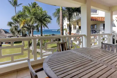 Image de Beachfront, pool, huge balcony & zen