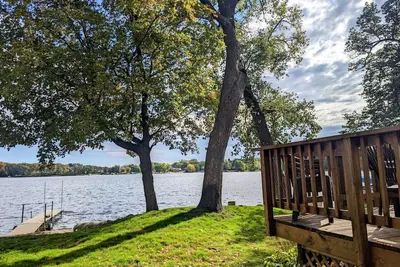 Image de Lake Martha Cottage: beachside, peaceful & homey