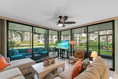 Image de 2br 1st-Floor Corner Condo in Bonita Bay. Patio, Beach and Pool Access