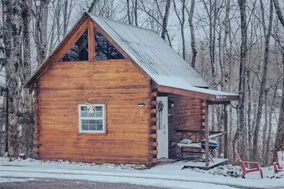 Image de Cabin 7 - Private Log Cabin with loft in Columbia Kentucky