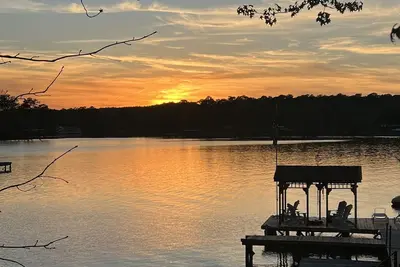 Image de Best Sunset on Lake Martin. Minutes from Parker Creek Marina \/ The Landing.