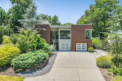 Image de Chamblee's Luxe, Private, Modern Ultra Modern Custom-built home. Sleeps 8. Pool